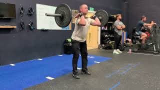 Pause front squat + front squat demonstration